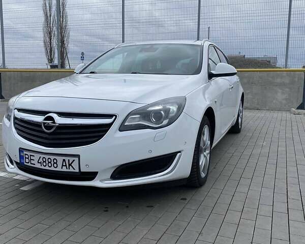 Білий Опель Інсігнія, об'ємом двигуна 1.6 л та пробігом 239 тис. км за 11300 $, фото 1 на Automoto.ua