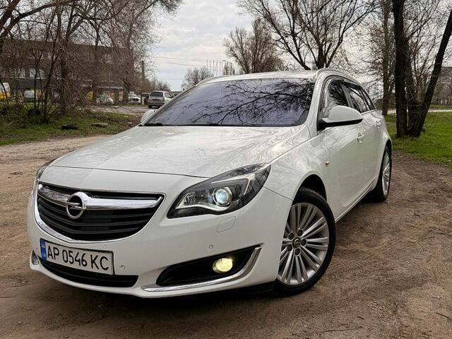 Білий Опель Інсігнія, об'ємом двигуна 2 л та пробігом 224 тис. км за 10999 $, фото 1 на Automoto.ua