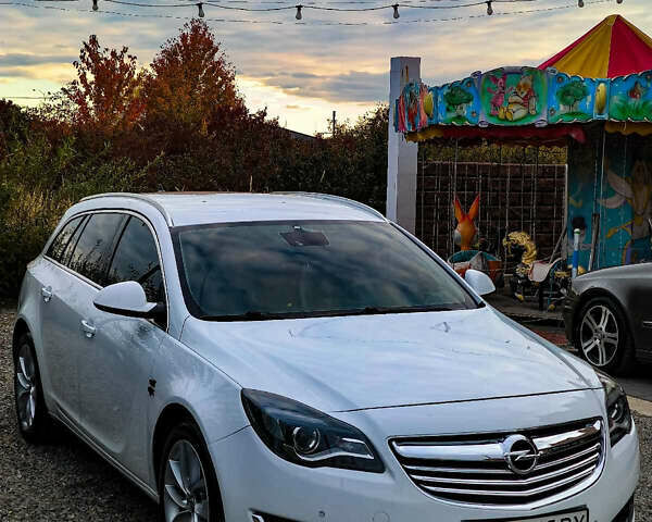 Белый Опель Инсигния, объемом двигателя 1.96 л и пробегом 290 тыс. км за 11200 $, фото 1 на Automoto.ua