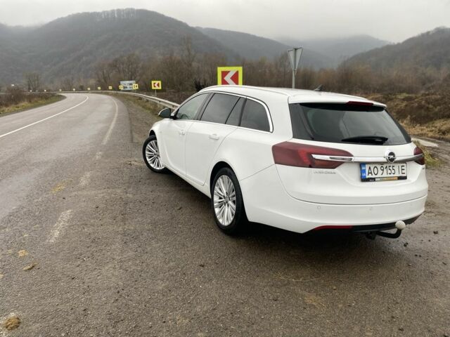 Белый Опель Инсигния, объемом двигателя 2 л и пробегом 320 тыс. км за 9349 $, фото 1 на Automoto.ua