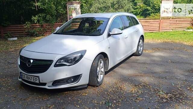 Белый Опель Инсигния, объемом двигателя 2 л и пробегом 237 тыс. км за 10700 $, фото 1 на Automoto.ua