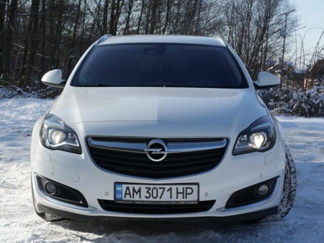 Белый Опель Инсигния, объемом двигателя 2 л и пробегом 315 тыс. км за 8616 $, фото 1 на Automoto.ua
