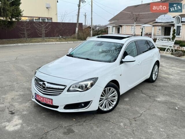 Белый Опель Инсигния, объемом двигателя 2 л и пробегом 248 тыс. км за 11200 $, фото 1 на Automoto.ua