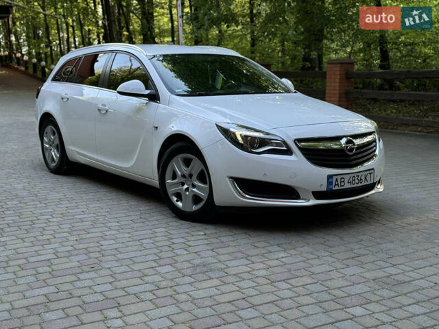 Белый Опель Инсигния, объемом двигателя 2 л и пробегом 337 тыс. км за 11000 $, фото 1 на Automoto.ua