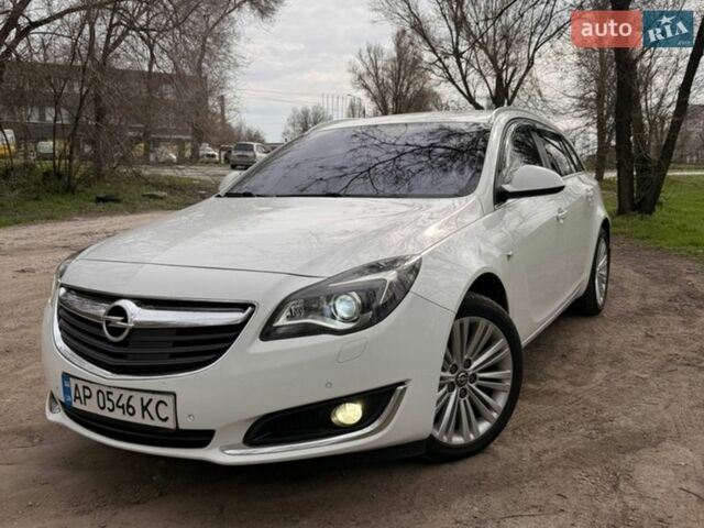 Белый Опель Инсигния, объемом двигателя 2 л и пробегом 224 тыс. км за 10600 $, фото 1 на Automoto.ua