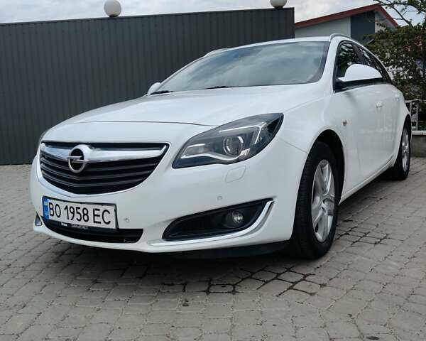 Белый Опель Инсигния, объемом двигателя 1.6 л и пробегом 234 тыс. км за 10000 $, фото 1 на Automoto.ua