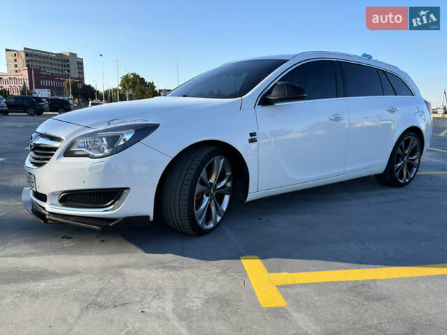 Білий Опель Інсігнія, об'ємом двигуна 1.6 л та пробігом 235 тис. км за 11550 $, фото 1 на Automoto.ua