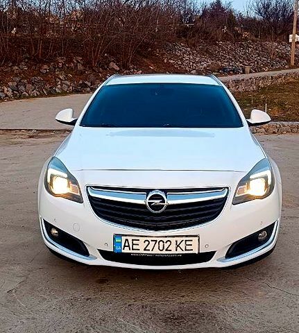 Белый Опель Инсигния, объемом двигателя 1.6 л и пробегом 227 тыс. км за 8900 $, фото 1 на Automoto.ua