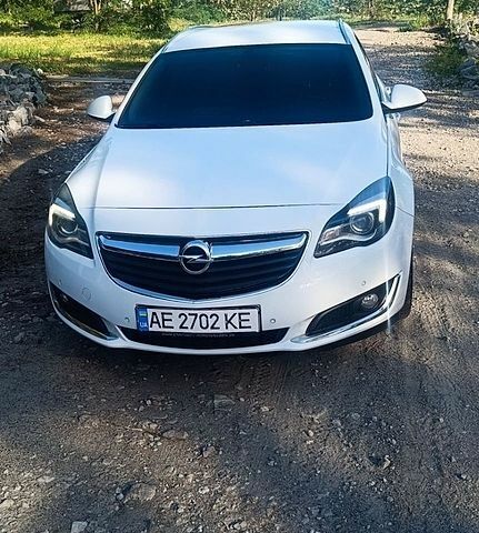 Белый Опель Инсигния, объемом двигателя 1.6 л и пробегом 227 тыс. км за 8700 $, фото 1 на Automoto.ua