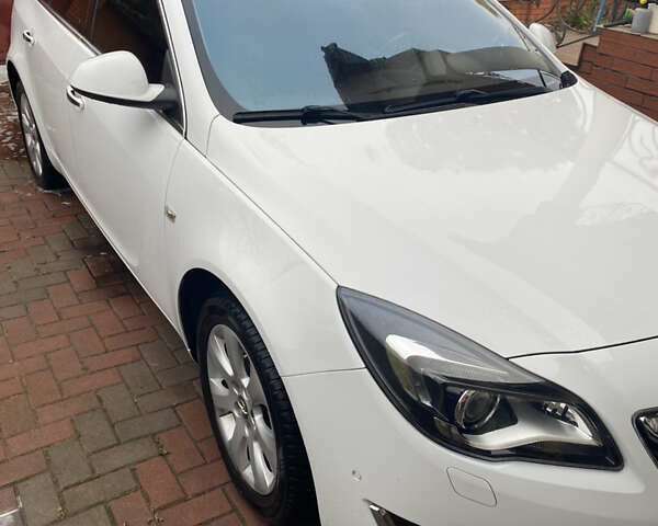 Белый Опель Инсигния, объемом двигателя 1.96 л и пробегом 180 тыс. км за 14350 $, фото 1 на Automoto.ua