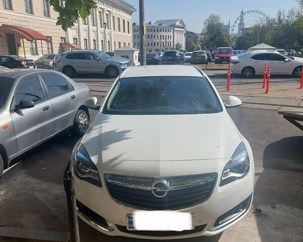 Белый Опель Инсигния, объемом двигателя 1.6 л и пробегом 237 тыс. км за 13000 $, фото 1 на Automoto.ua