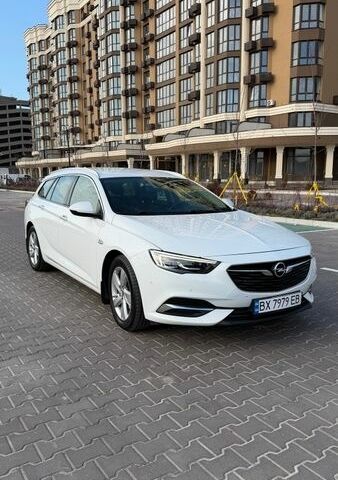 Белый Опель Инсигния, объемом двигателя 1.6 л и пробегом 190 тыс. км за 13999 $, фото 1 на Automoto.ua