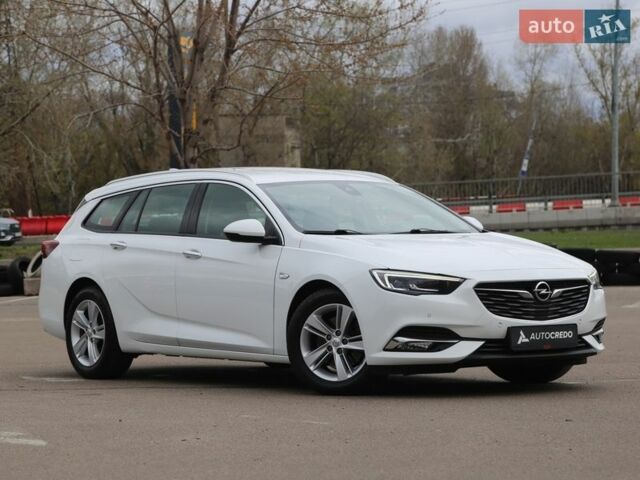 Белый Опель Инсигния, объемом двигателя 2 л и пробегом 240 тыс. км за 15900 $, фото 1 на Automoto.ua