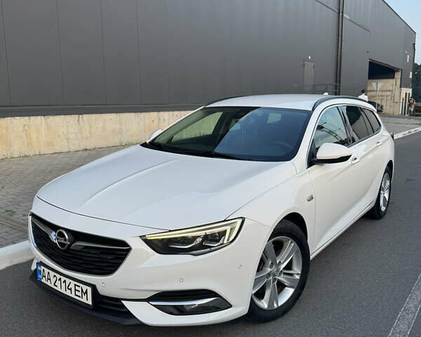 Белый Опель Инсигния, объемом двигателя 1.96 л и пробегом 184 тыс. км за 15600 $, фото 1 на Automoto.ua