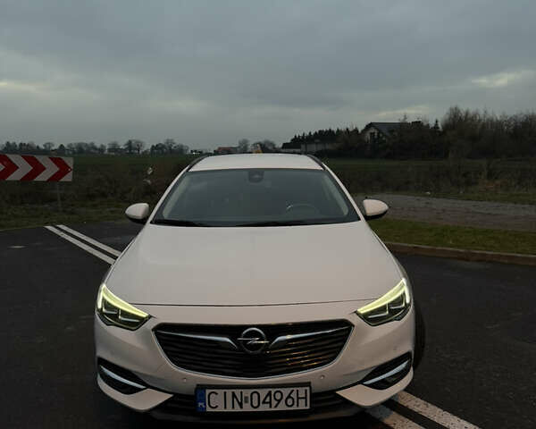 Белый Опель Инсигния, объемом двигателя 2 л и пробегом 178 тыс. км за 14000 $, фото 1 на Automoto.ua