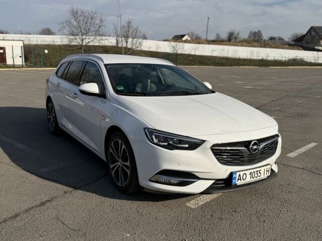 Белый Опель Инсигния, объемом двигателя 2 л и пробегом 240 тыс. км за 16500 $, фото 1 на Automoto.ua