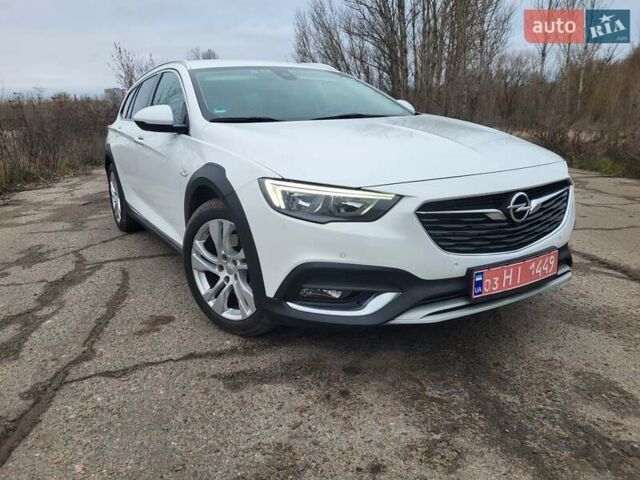 Белый Опель Инсигния, объемом двигателя 2 л и пробегом 231 тыс. км за 15500 $, фото 1 на Automoto.ua