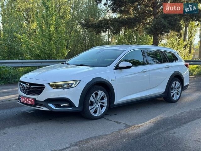Белый Опель Инсигния, объемом двигателя 2 л и пробегом 223 тыс. км за 16200 $, фото 1 на Automoto.ua
