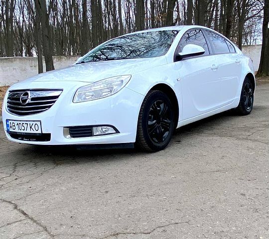 Белый Опель Инсигния, объемом двигателя 1.6 л и пробегом 193 тыс. км за 8500 $, фото 1 на Automoto.ua