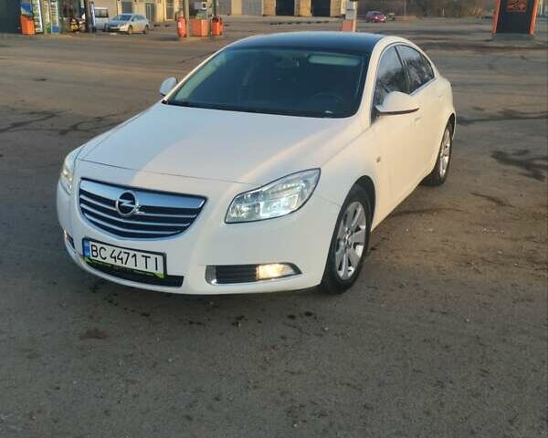 Белый Опель Инсигния, объемом двигателя 1.96 л и пробегом 313 тыс. км за 7000 $, фото 1 на Automoto.ua