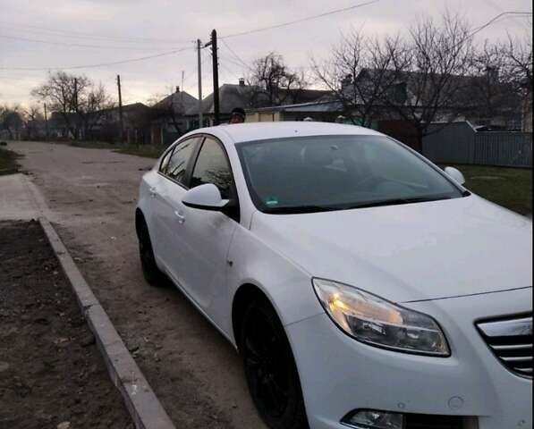 Белый Опель Инсигния, объемом двигателя 2 л и пробегом 262 тыс. км за 10150 $, фото 1 на Automoto.ua