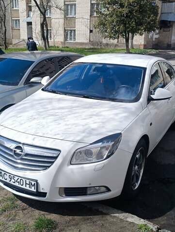 Белый Опель Инсигния, объемом двигателя 1.4 л и пробегом 200 тыс. км за 7000 $, фото 1 на Automoto.ua