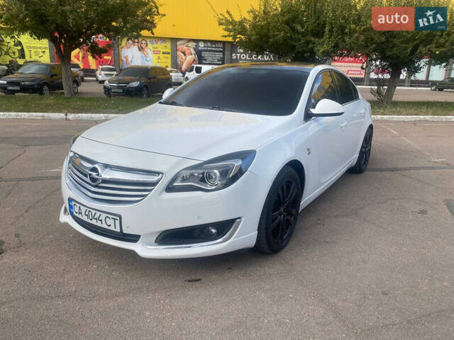 Белый Опель Инсигния, объемом двигателя 2 л и пробегом 285 тыс. км за 9900 $, фото 1 на Automoto.ua