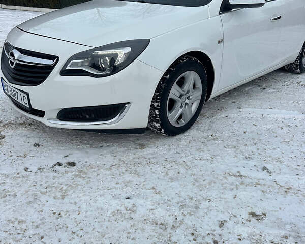 Белый Опель Инсигния, объемом двигателя 1.6 л и пробегом 161 тыс. км за 8999 $, фото 1 на Automoto.ua