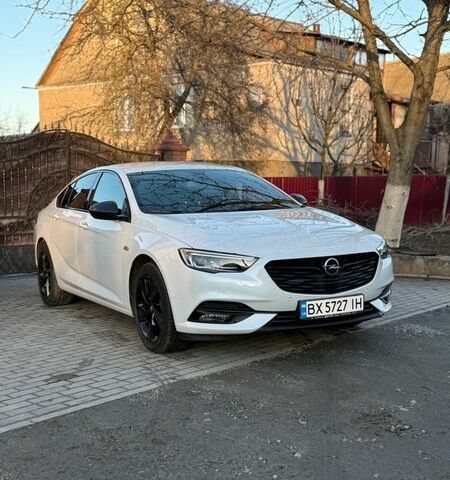 Белый Опель Инсигния, объемом двигателя 2 л и пробегом 196 тыс. км за 16500 $, фото 1 на Automoto.ua