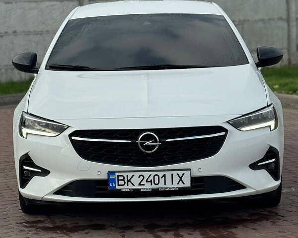 Білий Опель Інсігнія, об'ємом двигуна 1.5 л та пробігом 125 тис. км за 16700 $, фото 1 на Automoto.ua