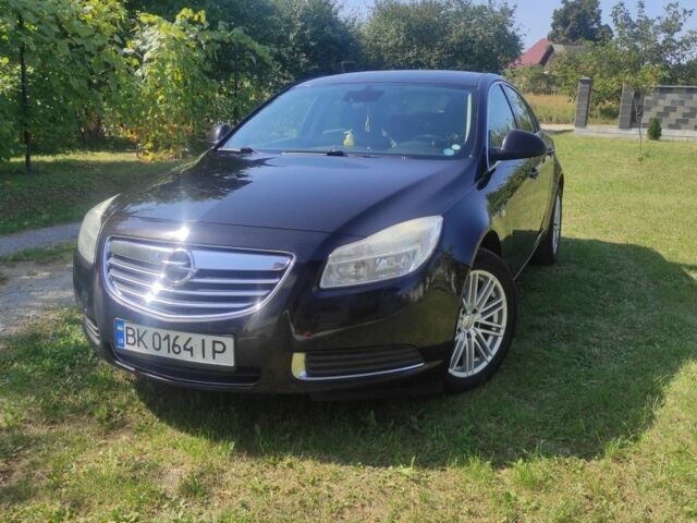 Черный Опель Инсигния, объемом двигателя 2 л и пробегом 321 тыс. км за 7200 $, фото 1 на Automoto.ua