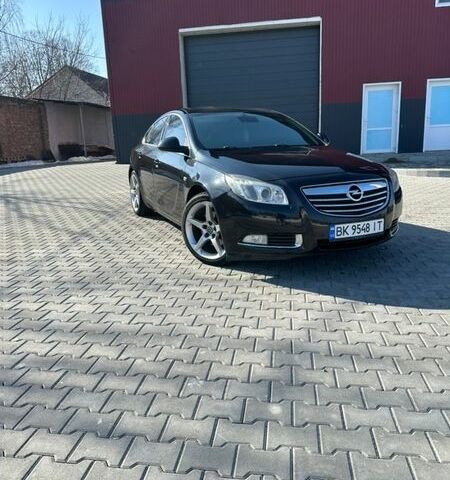 Чорний Опель Інсігнія, об'ємом двигуна 2 л та пробігом 270 тис. км за 6699 $, фото 1 на Automoto.ua