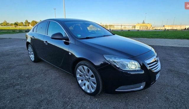 Черный Опель Инсигния, объемом двигателя 1.96 л и пробегом 196 тыс. км за 6699 $, фото 1 на Automoto.ua