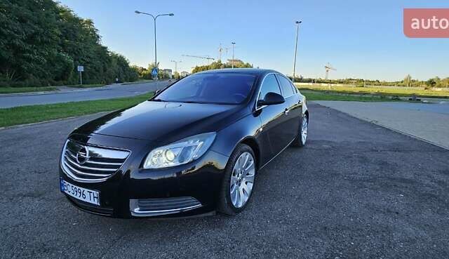 Чорний Опель Інсігнія, об'ємом двигуна 2 л та пробігом 182 тис. км за 7800 $, фото 1 на Automoto.ua