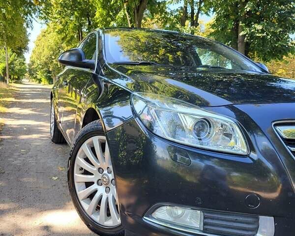 Черный Опель Инсигния, объемом двигателя 2 л и пробегом 240 тыс. км за 9700 $, фото 1 на Automoto.ua