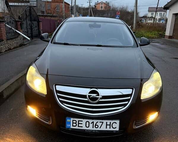 Черный Опель Инсигния, объемом двигателя 2 л и пробегом 209 тыс. км за 8200 $, фото 1 на Automoto.ua