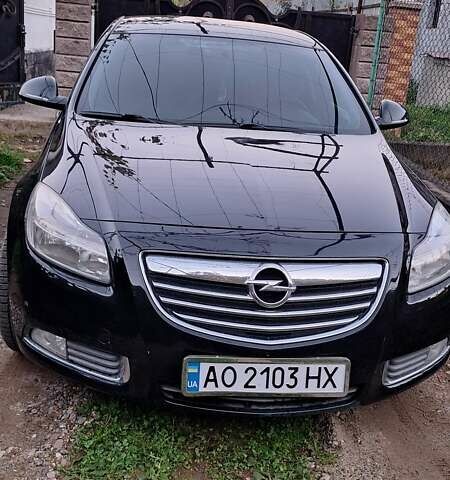 Черный Опель Инсигния, объемом двигателя 2 л и пробегом 244 тыс. км за 8000 $, фото 1 на Automoto.ua