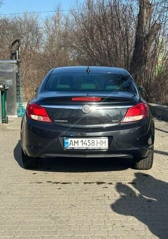 Чорний Опель Інсігнія, об'ємом двигуна 2 л та пробігом 227 тис. км за 8000 $, фото 1 на Automoto.ua