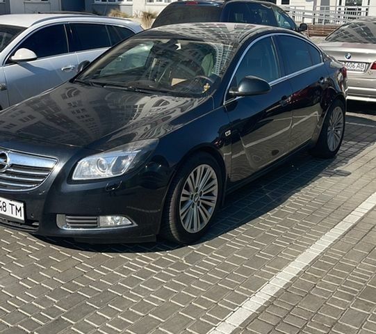Черный Опель Инсигния, объемом двигателя 2 л и пробегом 240 тыс. км за 7700 $, фото 1 на Automoto.ua