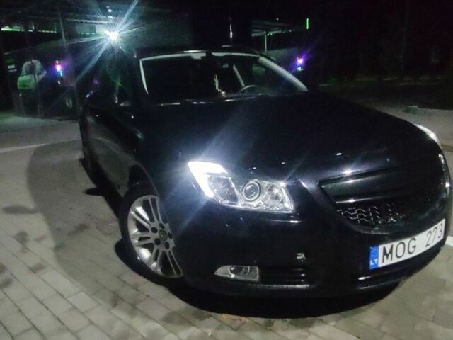 Черный Опель Инсигния, объемом двигателя 2 л и пробегом 328 тыс. км за 3200 $, фото 1 на Automoto.ua