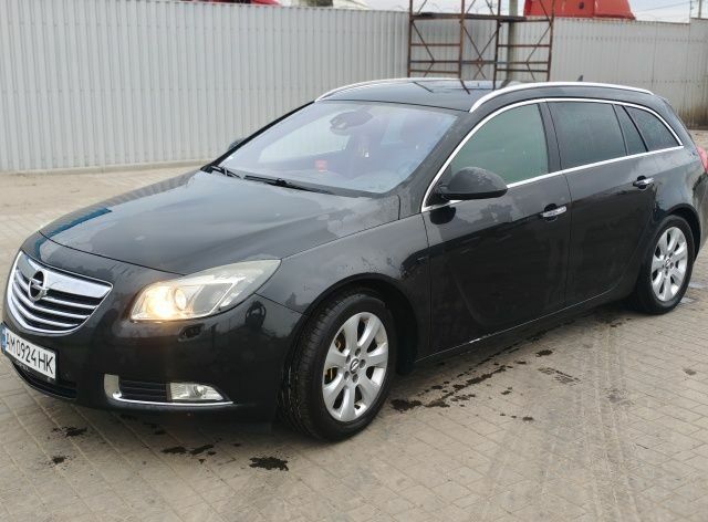Черный Опель Инсигния, объемом двигателя 2 л и пробегом 243 тыс. км за 7500 $, фото 1 на Automoto.ua