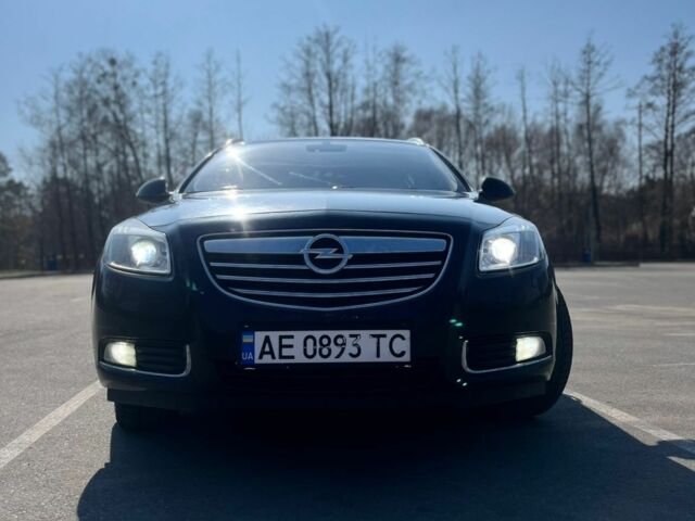 Чорний Опель Інсігнія, об'ємом двигуна 2 л та пробігом 295 тис. км за 7999 $, фото 1 на Automoto.ua
