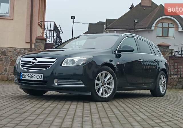 Черный Опель Инсигния, объемом двигателя 2 л и пробегом 215 тыс. км за 7250 $, фото 1 на Automoto.ua