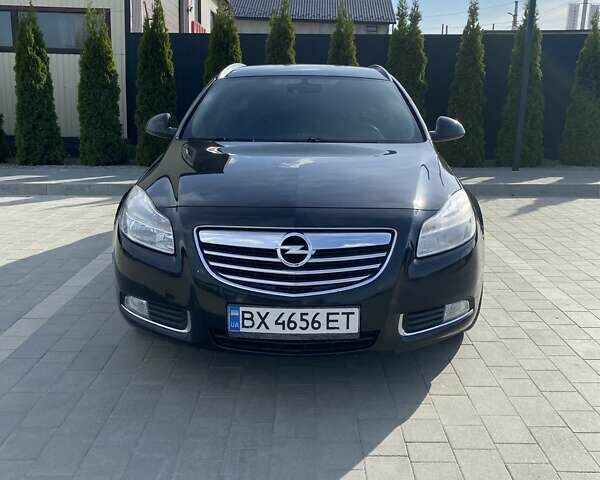 Чорний Опель Інсігнія, об'ємом двигуна 2 л та пробігом 280 тис. км за 8500 $, фото 1 на Automoto.ua