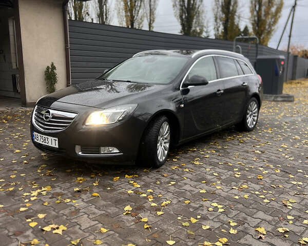 Черный Опель Инсигния, объемом двигателя 2 л и пробегом 251 тыс. км за 9000 $, фото 1 на Automoto.ua