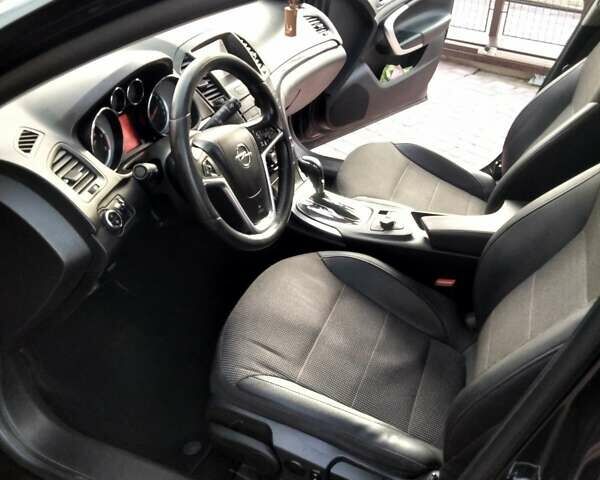 Чорний Опель Інсігнія, об'ємом двигуна 1.96 л та пробігом 310 тис. км за 8700 $, фото 1 на Automoto.ua