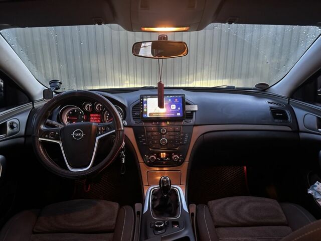 Черный Опель Инсигния, объемом двигателя 2 л и пробегом 285 тыс. км за 6000 $, фото 1 на Automoto.ua