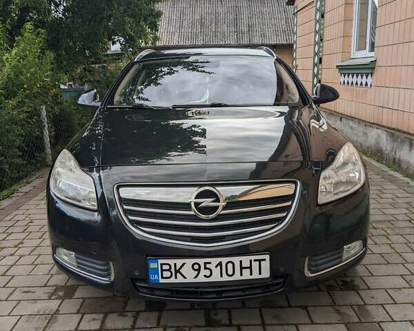 Черный Опель Инсигния, объемом двигателя 2 л и пробегом 230 тыс. км за 7800 $, фото 1 на Automoto.ua