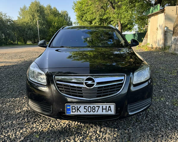 Черный Опель Инсигния, объемом двигателя 1.96 л и пробегом 301 тыс. км за 7600 $, фото 1 на Automoto.ua