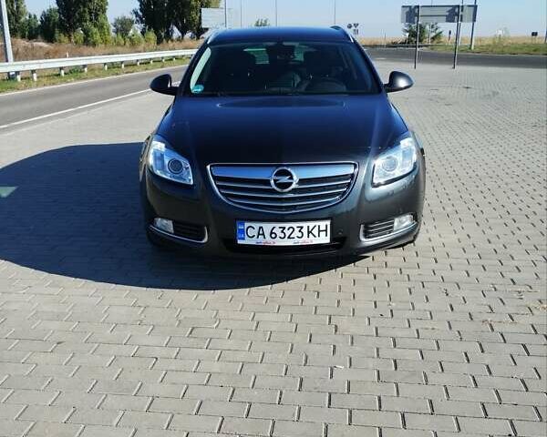 Чорний Опель Інсігнія, об'ємом двигуна 2 л та пробігом 270 тис. км за 10550 $, фото 1 на Automoto.ua